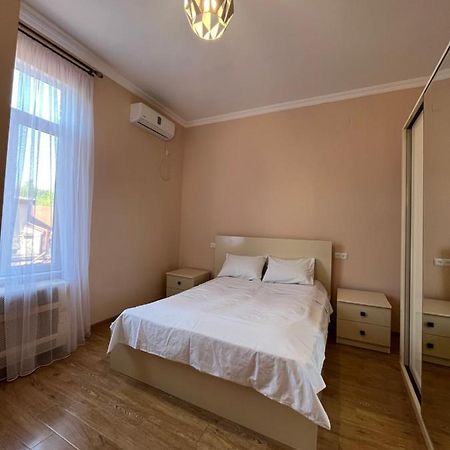 Guest House Mtani Near Colchis Fountain 쿠타이시 외부 사진